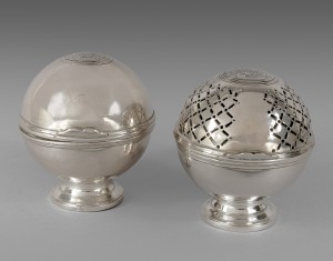 Paire boules à savon et à éponge en argent - Toulouse 1754-1755 - Jean Antoine MARIN GOUSSE