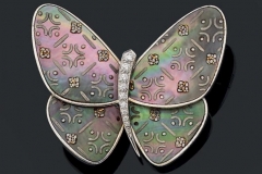 VAN CLEEF & ARPELS - Clip Papillon Diamants Nacre - Adjugé : 9.200€